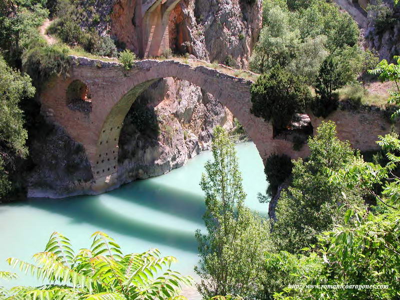 OLVENA. PUENTE DEL DIABLO, JUNTO AL ACTUAL PUENTE DE ACCESO (ELIMINADO CON MEDIOS DIGITALES)